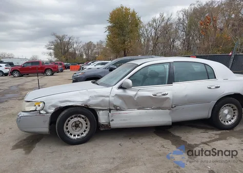 1998 Lincoln Town Car Executive from USA, damaged, VIN 1LNFM81W5WY701039